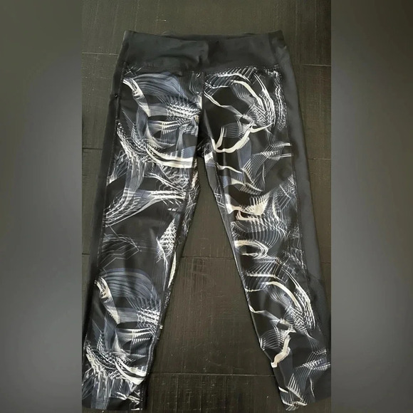 Nike dri fit capris leggings Small - Picture 3 of 5